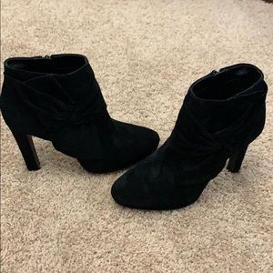 Gorgeous booties ❤️ never worn before!!!